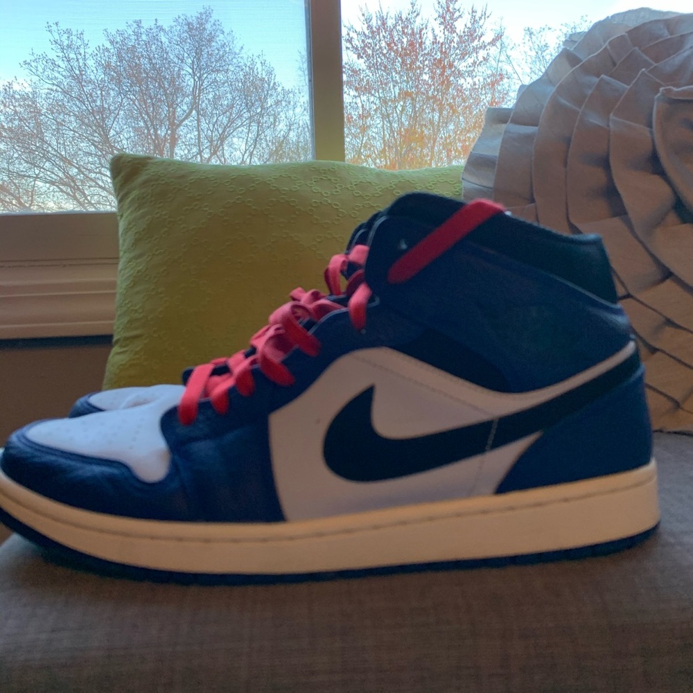 Jordan 1 mids